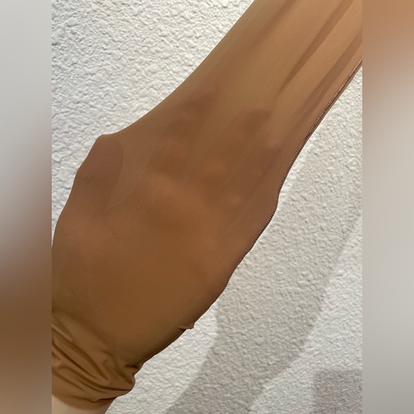 SKIMS ESSENTIAL LONG SLEEVE SCOOP NECK BODYSUIT nwt Color: Sienna - Picture 5 of 10